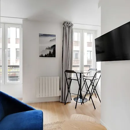 Charming And Bright Large Studio Menilmontant * باريس
