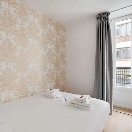 Charming And Bright Large Studio Menilmontant شقة *