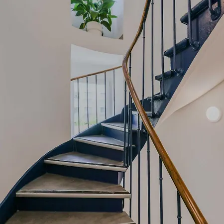 Charming And Bright Large Studio Menilmontant